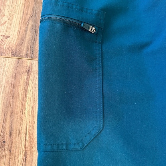 Figs technical collection scrub bottoms - Picture 4 of 11